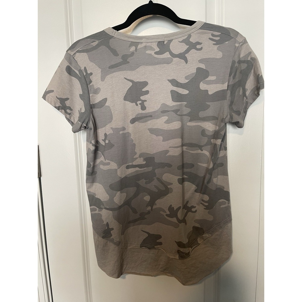 CHRLDR Grey Camo T Shirt with White Skull and Rainbow‎ Blast size XS - Picture 4 of 6